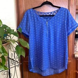 Apt. 9 top size Large